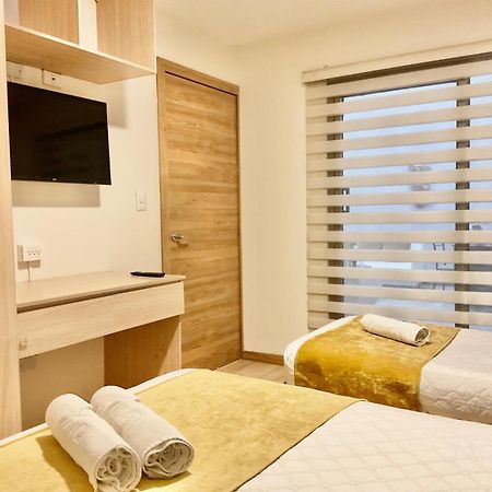 Hotel Brist0L Suites Centro Historico Куенка Екстер'єр фото
