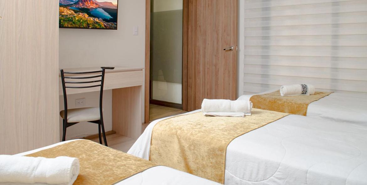 Hotel Brist0L Suites Centro Historico Куенка Екстер'єр фото