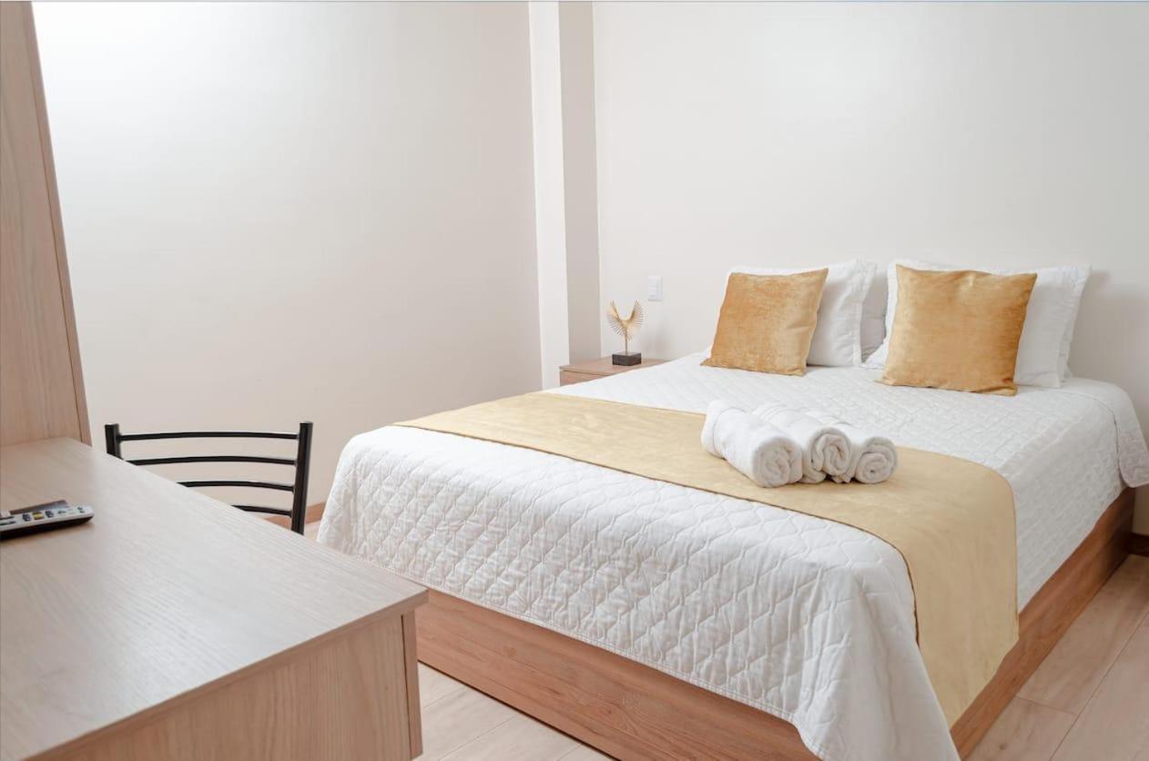 Hotel Brist0L Suites Centro Historico Куенка Екстер'єр фото
