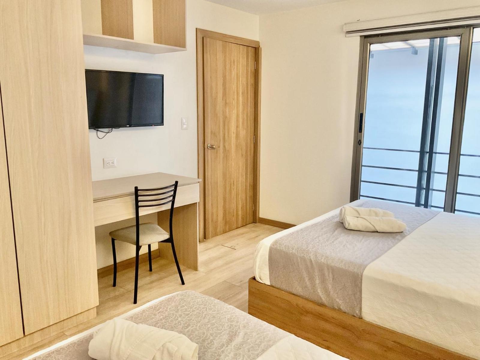 Hotel Brist0L Suites Centro Historico Куенка Екстер'єр фото