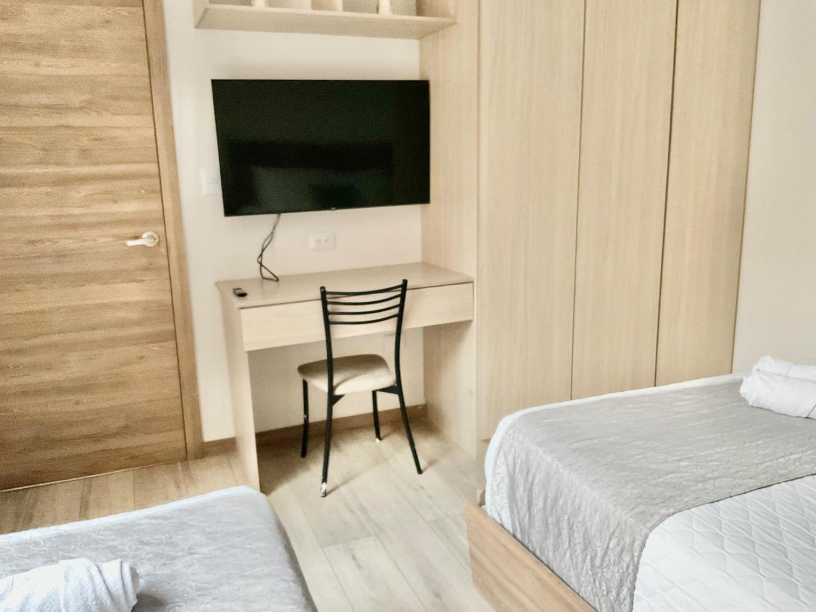 Hotel Brist0L Suites Centro Historico Куенка Екстер'єр фото