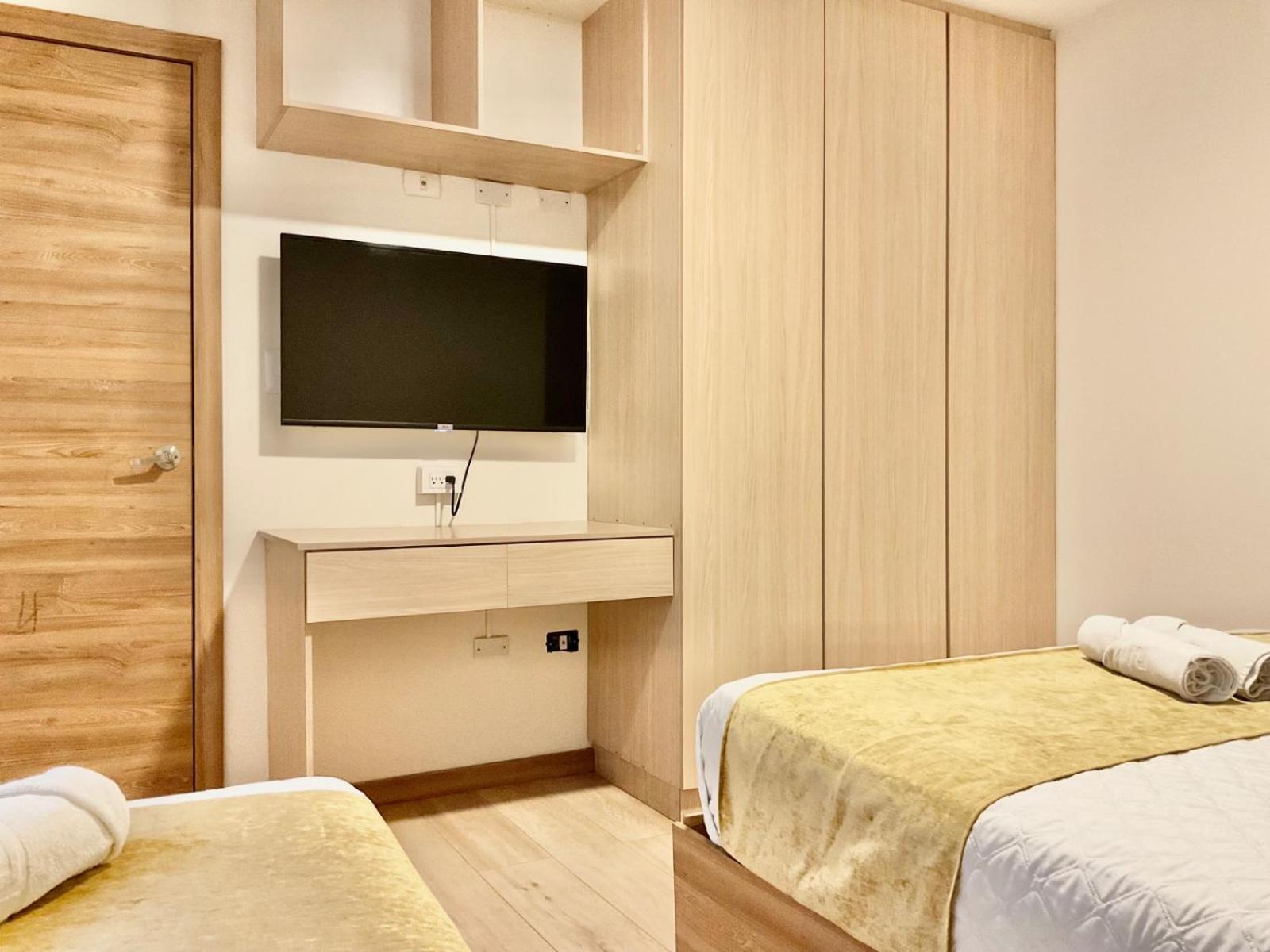 Hotel Brist0L Suites Centro Historico Куенка Екстер'єр фото