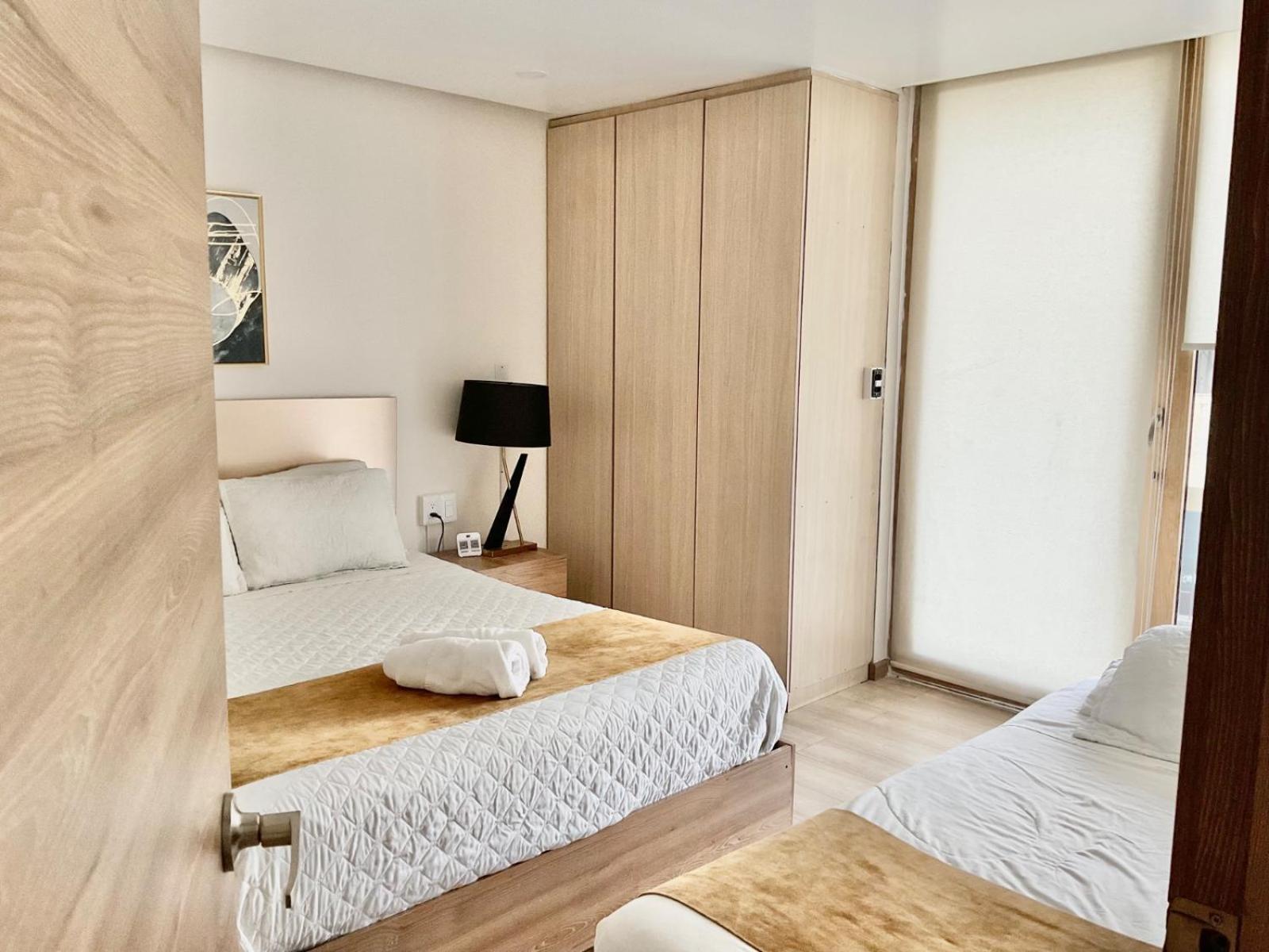 Hotel Brist0L Suites Centro Historico Куенка Екстер'єр фото