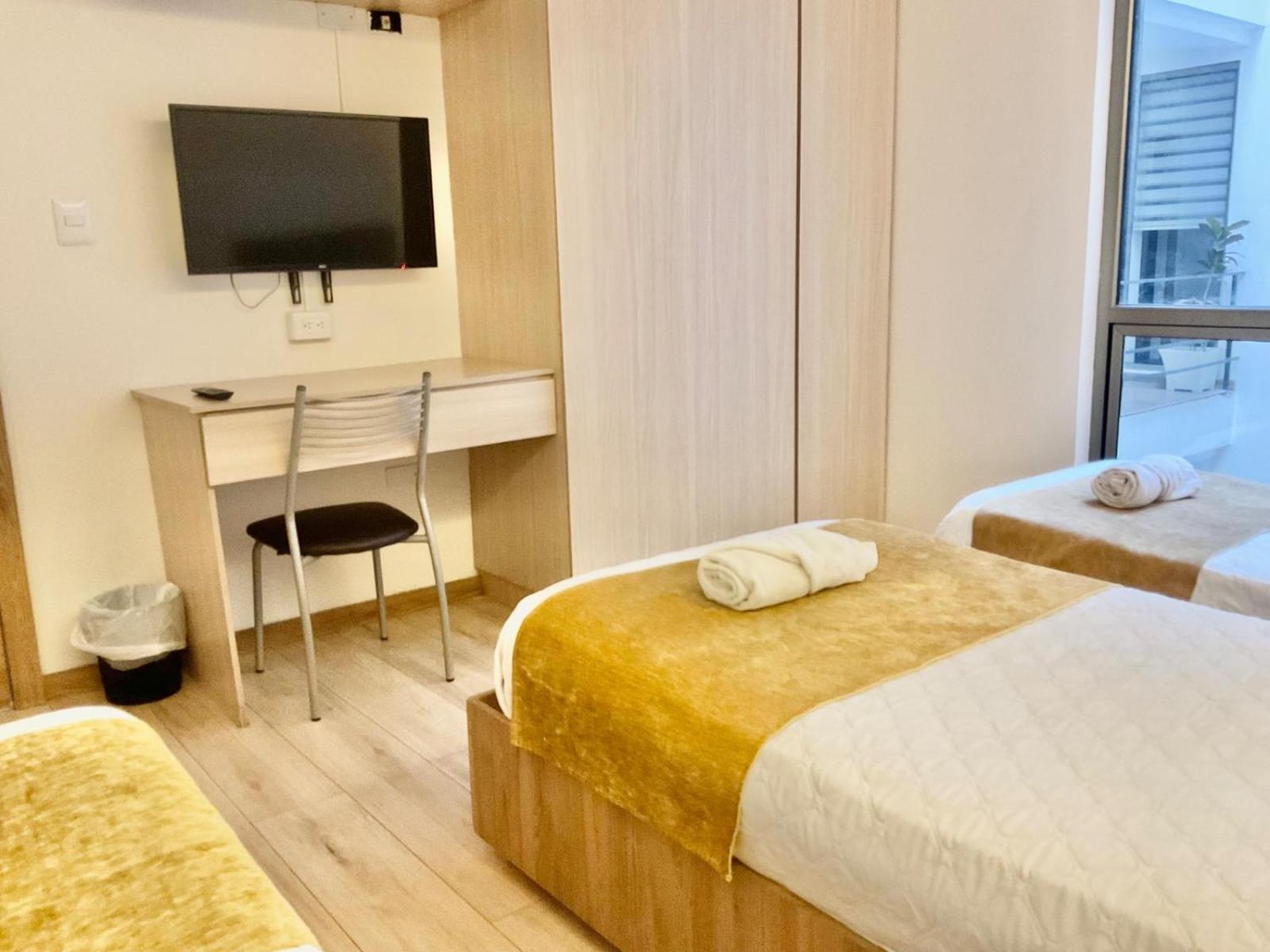 Hotel Brist0L Suites Centro Historico Куенка Екстер'єр фото